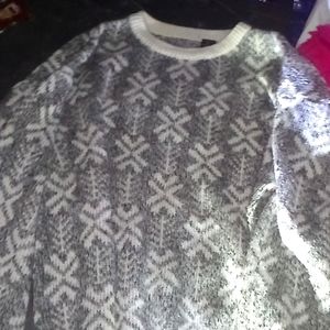 Like Brand New heavyweight sweatshirt Grey,White,and Cream color Size XL.Ret.$28